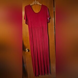 Elegant Burgundy Maxi Dress